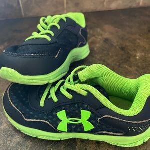 Kids under armour tennis shoes. Size 8c